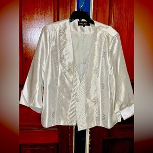 Women’s Ella Belle Brand Beautiful Pearl White Blazer. Size 20